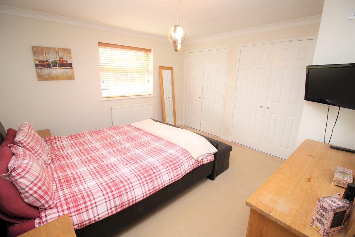 Trelawney Drive, Tilehurst, Berkshire